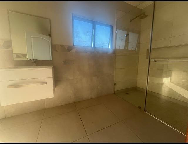 3 BEDROOM HOUSE TO LET IN NEW SALT ROCK CITY